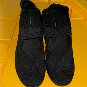 Steve Madden Black Woven Peekaboo Toe Chunky Heels size 7.5